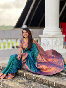 ส่าหรีผ้าไหมดีไซเนอร์พร้อมการออกแบบจาก Zari ทอผ้า - Product Image 6