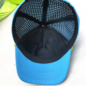 Casquette de sport imperméable à 5 panneaux personnalisée 2026, entièrement imprimée, avec trous perforés au laser sur le devant, avec cordon - Product Image 5