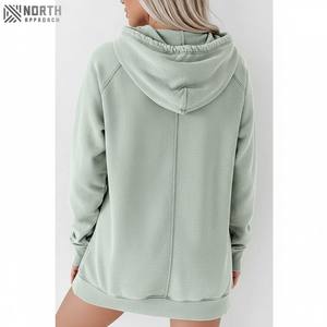 Sudadera suave de alta calidad, sudaderas con capucha estampadas, sudaderas personalizables para mujer, Sudadera con capucha con hombros caídos y lavado ácido para mujer - Product Image 2