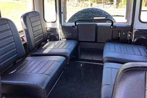 2024 Véhicule d'occasion Global Market Defen -99ders 90 Version européenne Break Diesel Automatique Toit ouvrant panoramique Sièges en cuir Conduite à gauche R17 - Product Image 2