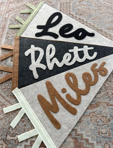 Drapeau personnalisé en feutre avec nom, décoration neutre pour chambre d'enfant, salle de jeux - Product Image 4