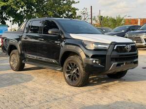 Toyota Hilux Usada, 4x4, Doble Cabina, Transmisión Automática, Modelo 2025, 100% en Perfecto Estado, 1 Año de Garantía - Product Image 2