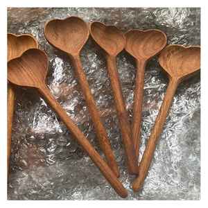 Ensemble de cuillères de cuisine durables faites à la main du Vietnam Outils de cuisson en bois naturel pour l'exportation, la vente en gros et au détail - Product Image 1