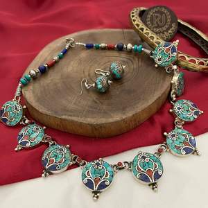 Collier de perles de style tribal de luxe fabriqués à la main et ensemble de boucles d'oreilles ensemble de collier avec boucles d'oreilles pour cadeau de fête pour les femmes - Product Image 3