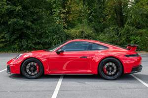2026 911 Carrera 4 GTS Coupé, Motor Híbrido Turbo de 6 Cilindros y 532 hp, Tracción en las Cuatro Ruedas, Equipamiento de Alta Gama - Product Image 2