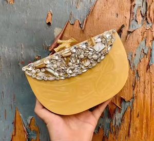 Bolso de mano de resina para mujer con decoración de perlas duraderas para bodas y fiestas de Crescent Crafts - Product Image 2