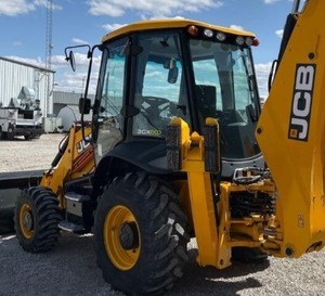 Vente en gros de chargeuses-pelleteuses JCB 3CX15 neuves 4x4 2.5 tonnes Charge nominale de 5 tonnes avec composants du moteur - Product Image 3