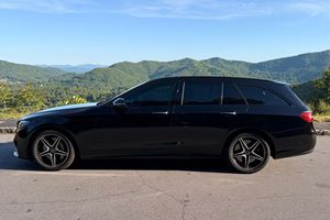 Mercedes-Benz E400 4Matic Wagon 2018 d'occasion en excellent état, V6 biturbo, transmission intégrale, pack Premium 3, non modifié - Product Image 3