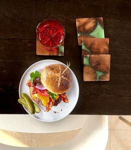 ชุดจานรองแก้วไม้เรซินพร้อมขาตั้งทันสมัยและใช้งานได้ดีเหมาะสำหรับทุกโอกาสหรูหราในการรับประทานอาหารของคุณ - Product Image 5