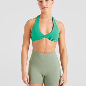 Últimos pantalones cortos de grapa verde oliva y Sujetador deportivo de cuello Halter esencial verde esmeralda conjuntos de mujer entrenamiento gimnasio conjunto de 2 piezas para mujer - Product Image 1