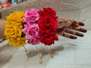 Terciopelo Rosa flor mano Gajra pulsera con bloqueo ajustable muñeca ramillete mujeres damas de honor Haldi Mehndi boda islámica Favor - Product Image 5