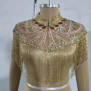 Robe de soirée élégante Cape perlée Luxueuse mousseline de soie et tissu tricoté avec logo élégant sur le dos pour les tenues formelles de club - Product Image 1