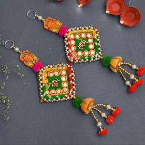 Beaux décors de designer Shubh Labh forme triangulaire Pija Decor multicolore tentures de porte pour mariage, Holi, Dewali Decor - Product Image 2