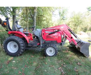 Tractor Compacto MF 1529 4×4 de 29HP |   Motor Diésel |   Agricultura y Paisajismo - Product Image 1