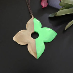 Meilleure vente collier pendentif en corne de buffle écologique étanche à la main Style animal bijoux pour femmes en vrac - Product Image 2