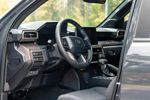 TOYOTA TACOMA SR5 DOBLE CABINA 2024 USADO, VOLANTE A LA IZQUIERDA/DERECHA - Product Image 3