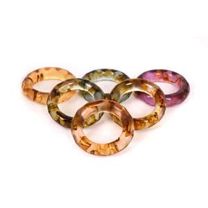 Servilleteros de resina transparente con destellos sutiles que ofrecen un toque sofisticado y discreto a los arreglos de la mesa de comedor - Product Image 5