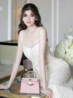 Robe de luxe élégante à 2 bretelles en dentelle florale blanche de haute qualité. Personnalisable OEM/ODM Made in Vietnam