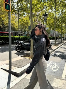 Chaqueta Corta de Motociclista Vintage de Cuero Negro para Mujer 2026 con Cremallera y 2 Bolsillos, Capucha de Piel de Oveja, Ropa de Calle de Moda - Product Image 4