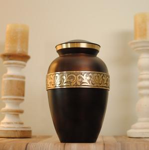 Urne funéraire en laiton pour cendres humaines adultes avec finition brune et dorée, urne funéraire commémorative gravée pour la vente en gros - Product Image 3