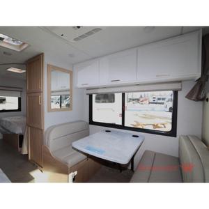 Autocaravana de Lujo Thor Motor Coach 2025 Chateau ESpec Essential 22Z para Acampar, Viajar por Carretera y Navegar por el Agua - Product Image 6