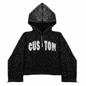 Sweat-shirt à capuche court en coton gris lourd avec logo personnalisé, strass, fermeture éclair, streetwear pour femmes, style de marque - Product Image 1