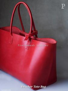 Buy now Leather Tote Bag Everyday <b>Carry</b> Travel Essential Spacious Stylish Multiple Colors Durable Elegant Clean Modern Bags 2025 - Product Image 5