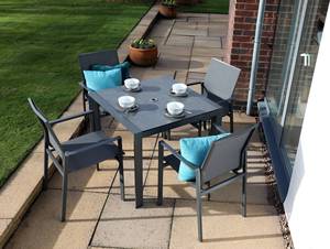 Juego de comedor de jardín cuadrado moderno de 4 asientos, sofisticados muebles de PE y acero para exteriores para uso en gimnasio o patio - Product Image 2