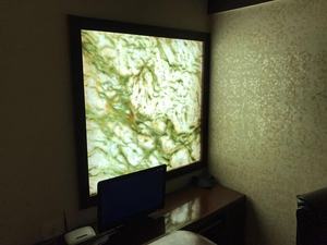 Losa de Mármol Ónix Indio - Textura Pulida Lisa, Patrones Únicos, Blanco Crema, Verde Vibrante/Amarillo/Rosa, Sala de Estar Moderna - Product Image 2