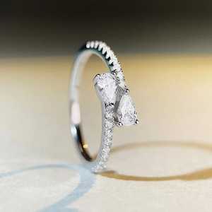 Élégante bague de contournement en diamant VVS Moissanite en forme de poire en or blanc 14 carats avec pavé bijoux - Product Image 2