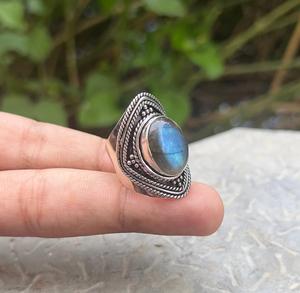 Bague en labradorite bleue feu, pierre précieuse labradorite faite à la main, argent sterling 925, bijoux pour femmes, bague de mariage, cadeau pour filles - Product Image 6