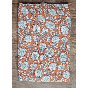 Tela 100% Algodón al por Mayor, 60*60, con Hermoso Diseño Floral y en Diferentes Colores, Lista para Vestidos, Tela Estampada en Bloque - Product Image 1