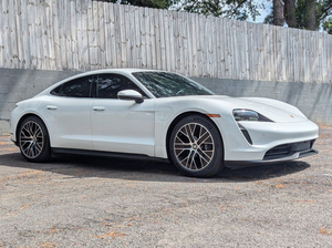 Voiture électrique d'occasion 2023-2024, berline sportive, double propulsion arrière, EV 402 ch, 300 kW de puissance, batterie lithium-ion 79,2 kWh, cuir - Product Image 4