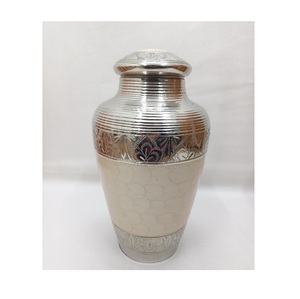 Urna de cremación de estilo europeo de Metal hecha a mano para adultos grandes para cenizas humanas, conmemorativo de latón elegante personalizable para el hogar - Product Image 4