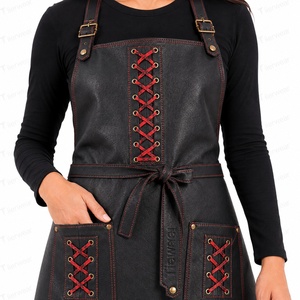 Tablier en cuir noir personnalisé pour femme avec lacets rouges, poches et fermeture à boutons-pression, manches courtes, uniforme de barman pour restaurant et bar - Product Image 6