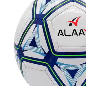 Balón de fútbol de PVC personalizado al por mayor, tamaño 5 cosido a máquina con impresión personalizada para deportes al aire libre - Product Image 5