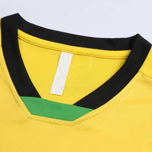 Traje de fútbol elástico para un rendimiento y estilo Kit de fútbol de colores llamativos diseñado para la máxima comodidad - Product Image 3