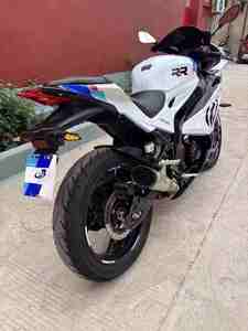 Motocicletas de Carreras B-M-W R400 con Sistema de Refrigeración por Agua de Doble Cilindro para Conducción en Calle - Product Image 4