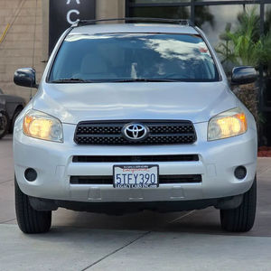 Toyota RAV4 4 portes Base 2.4L 4 cylindres 4 roues motrices SUV d'occasion 2006 - Product Image 1