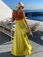 Robes d'été chics: longues Maxis élégantes et romantiques avec cols drapés et tenues décontractées dans des couleurs unies, parfaites pour des vacances élégantes