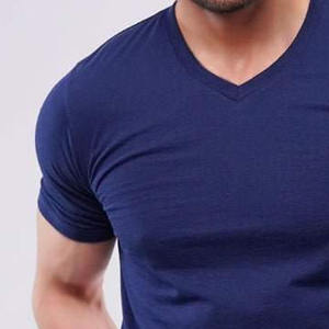 เสื้อยืดผ้าฝ้าย100% คอวีสำหรับผู้ชายทรงหลวมพิมพ์ลายสีพื้นสไตล์สตรีทแวร์น้ำหนัก220กรัม - Product Image 5