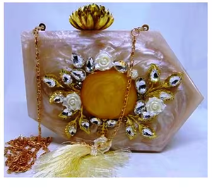 Bolso de mano de resina Fabricante Bolso de mano de resina Bolso de acrílico Mujeres Sling Bag Bolsos de novia por Crescent Crafts - Product Image 1