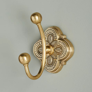 Crochet mural en aluminium artistique moderne avec forme unique ajoutant du style et de la fonctionnalité aux couloirs chambres et salles de bain - Product Image 1