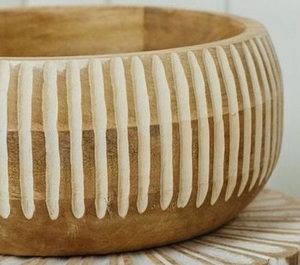 Tazón de madera con superficie grabada o pulida para un uso elegante en la cocina en hogares urbanos modernos disponibles en Worldwide Supply - Product Image 4