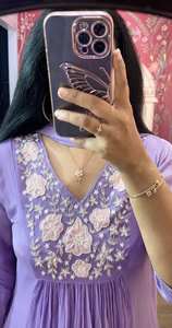 Robe longue pakistanaise Kameez Dupatta en costume Salwar en soie artisanale pour mariages et fêtes - Product Image 3