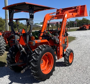Tracteur à roues Kubota L466 avec chargeur frontal couleur orange - Product Image 2