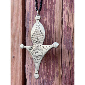 จี้เงินวินเทจสไตล์ทัวเร็ก ลายครอสคัลเจอรัล พร้อมสายลูกปัด ขนาด 90x61 มม. เหมาะสำหรับทุกเพศทุกวัย สวมใส่ได้ทุกวัน - Product Image 1