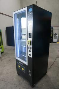 Distributeur automatique réfrigéré, 60 emplacements avec lecteur de carte bancaire, accepteur de pièces et de billets à vendre - Product Image 3