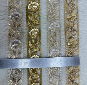 Encajes bordados a mano hechos a medida con patrones intrincados, ideales para saris, vestidos, trajes y trabajos creativos. - Product Image 2