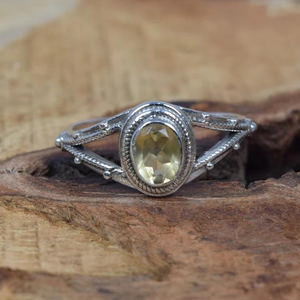 แหวนพลอยซิทรินสีเหลืองทรงเหลี่ยมเงินแท้ 925 ทำด้วยมือ เครื่องประดับพลอยธรรมชาติ แหวนดีไซน์เนอร์ แหวนของขวัญวันวาเลนไทน์ - Product Image 2